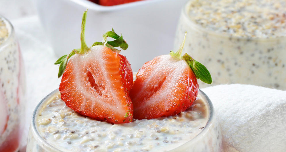 Strawberries & Cream Overnight Oats