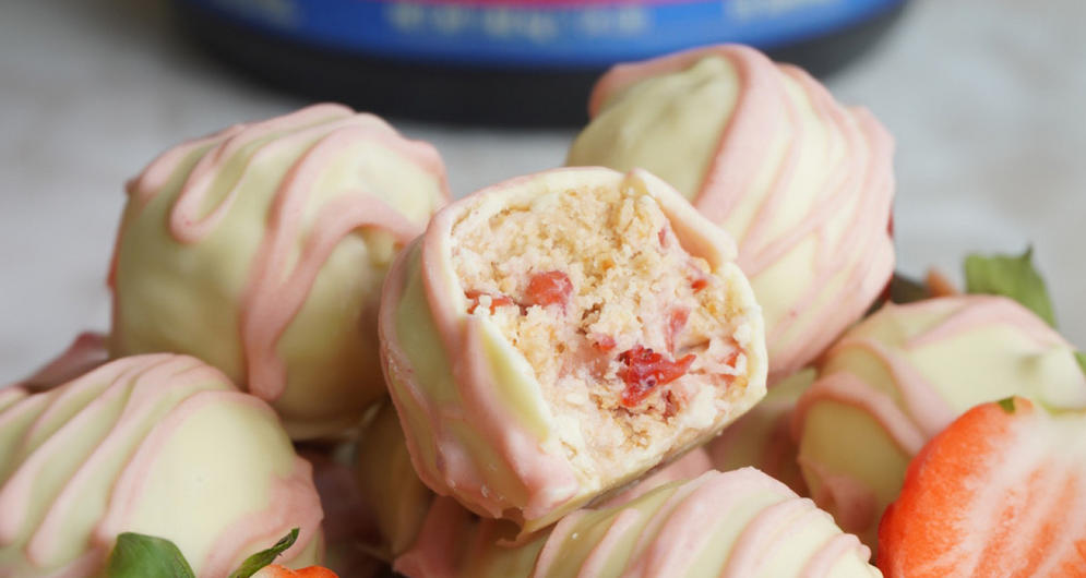 Truffes protéinées cheesecake fraise & chocolat blanc