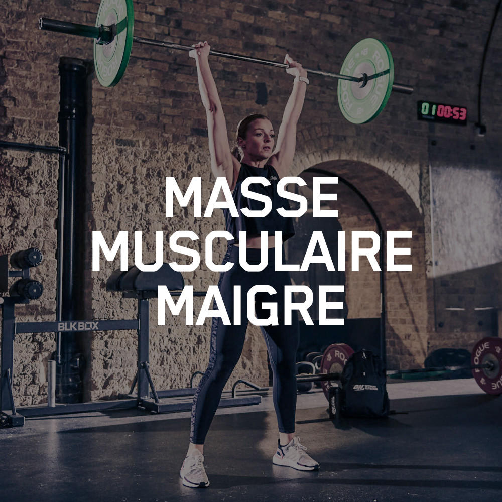 Person lifting a barbell in a gym setting, with text "Masse Musculaire Maigre" in the foreground