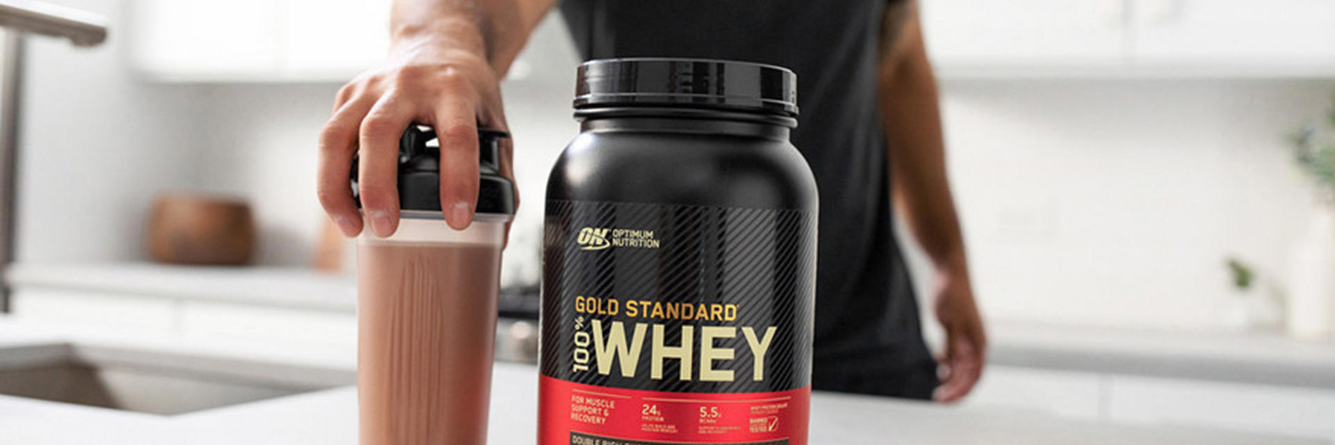 Optimum Nutrition Gold Standard 100% Whey Protein, 2.73 kg container, with shaker bottle for post-workout nutrition